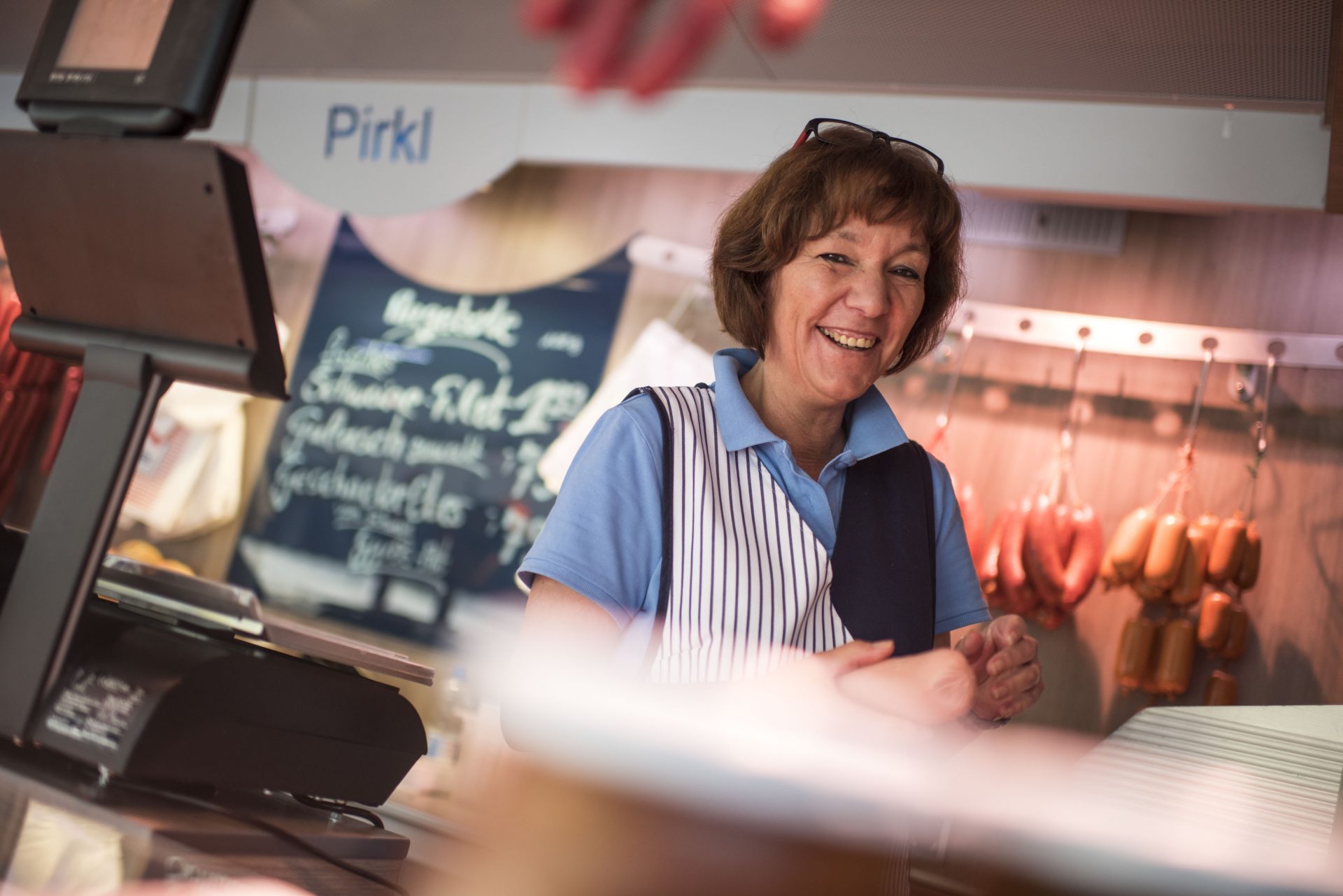 Das Foto zeigt eine Fleischfachverkäuferin. Foto: Stadt Recklinghausen